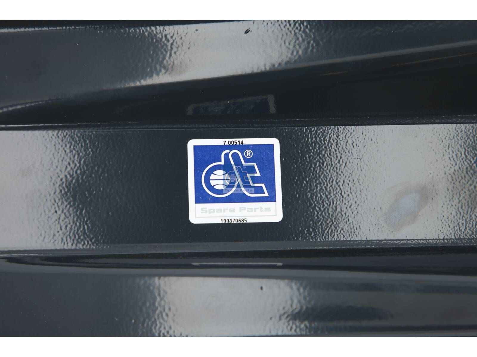 DT Spare Parts 7.00514 Bumper bracket, right